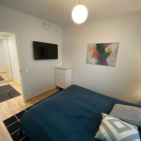 Modern Two Bedroom Apartment Near Helsinki Airport Вантаа Экстерьер фото