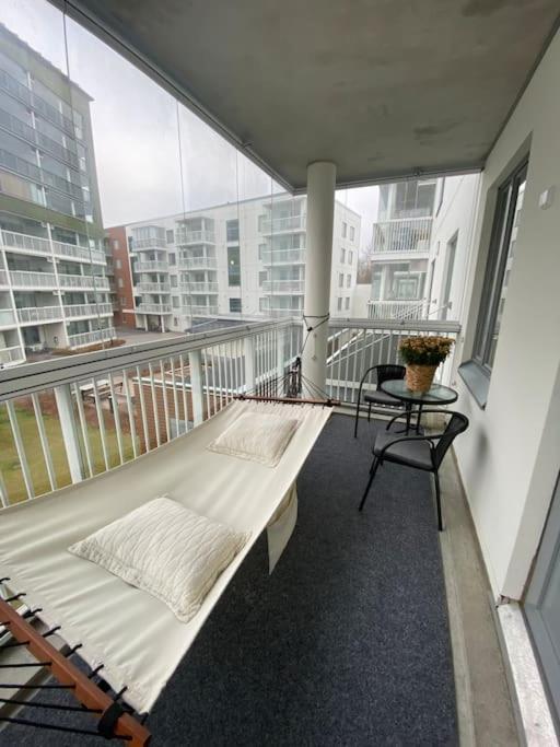 Modern Two Bedroom Apartment Near Helsinki Airport Вантаа Экстерьер фото
